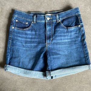 Levi’s Classic Shorts Size 28